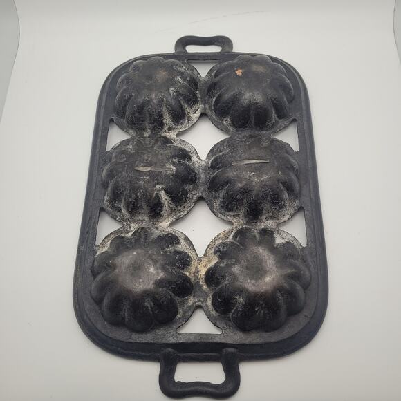 Vintage Cast Iron 6 Well Turks Head Gem Mold Pan Corn Bread Rustic Bakeware - Picture 4 of 12